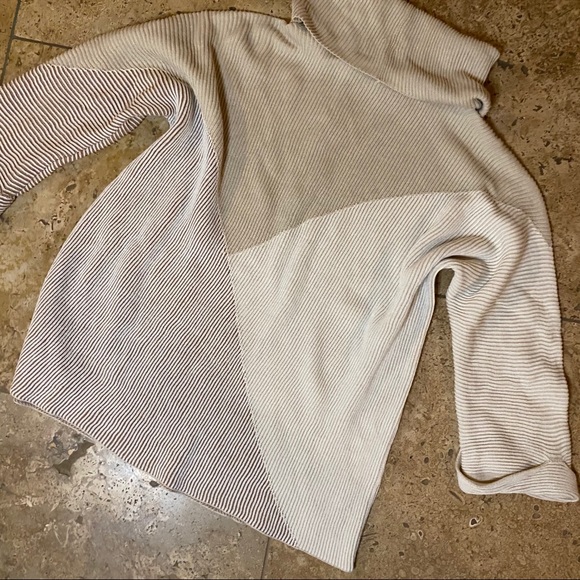 Color Block Sweater - Picture 12 of 12